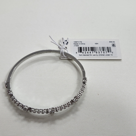 NWT Marchesa Silver-Tone Cubic Zirconia Flower Bangle Bracelet - Picture 4 of 5